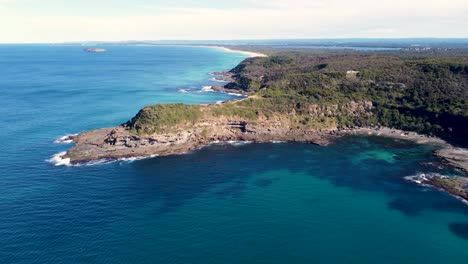 Drohnen-Luftaufnahme-Des-Lake-Munmorah-National-Park-Frazer-Beach-Ocean-Und-Reef-Central-Coast-NSW-Australien-3840x2160-4k