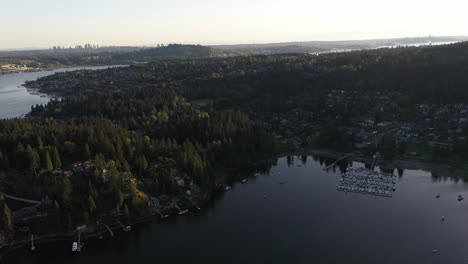 Luftbild-über-Deep-Cove-Marina-Im-Norden-Von-Vancouver,-Britisch-Kolumbien