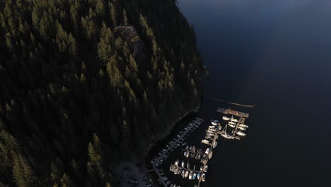 Puerto-Deportivo-De-Deep-Cove-En-Columbia-Británica