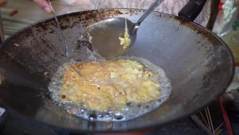 Omelet-made-by-chef-in-hot-pan