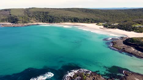 Drohnen-Luftaufnahmen-Vom-Lake-Munmorah-National-Park-Frazer-Beach-Kristallklarer-Pazifischer-Ozean-Zentralküste-NSW-Australien-3840x2160-4k
