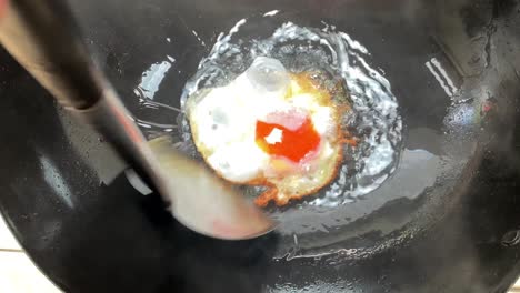 Fried-egg-in-hot-oil