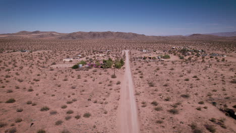 Joshua-Tree-California-Dirt-road-with-houses-in-desert-1