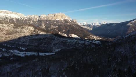 Hermosa-Vista-Invernal-De-La-Montaña-Parmelan-En-Annecy,-Alpes-Franceses