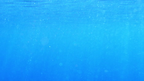 Sonne-Durchdringt-Die-Meeresoberfläche.-Unterwassergott-Strahlt-VFX-Hintergrundelement-Aus-2