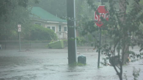 Überschwemmte-Straße-Durch-Hurrikan