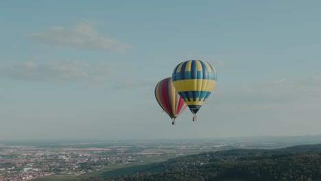 4k-Aerial-two-hot-air-balloons-in-the-sky-Drone-zoom-in