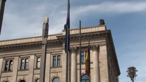 Mittlerer-Schuss-Des-Bundesrates-Von-Deutschland,-Bundesrat-In-Berlin,-Deutschland