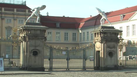 Eingang-Des-Schlosses-Charlottenburg-Bei-Sonnenuntergang-In-Berlin,-Deutschland