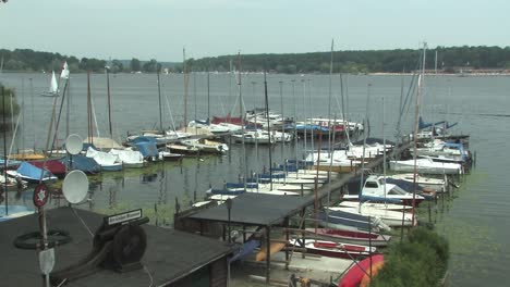 Marina-with-sails-and-boats-at-Wannsee-in-Berlin,-Germany
