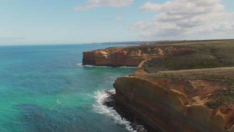 4k-Aerial-Australian-coast-on-turquoise-ocean-Drone-jib-up-shot
