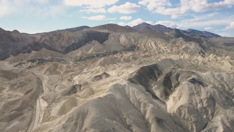 Die-Grandiose-Malerische-Landschaft-Aus-Der-Luftaufnahme-Des-Death-Valley-Nationalparks,-Des-Zabriskie-Point-In-Ostkalifornien-Und-Von-Nevada,-Usa