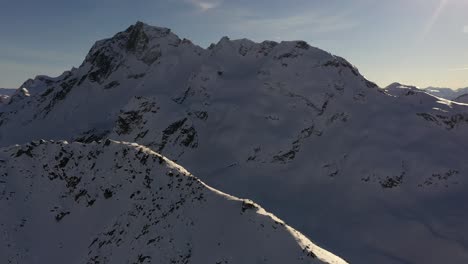 Gipfel-Des-Chief-Pascall-Mit-Joffre-Peak-Im-Hintergrund-Im-Winter