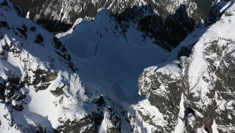 Beeindruckende-Bergklippen-Im-Winter,-Squamish-Bc,-Kanada