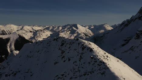 Erstaunliche-Luftaufnahme-Des-Gipfels-Des-Mount-Chief-Pascal,-British-Columbia,-Kanada