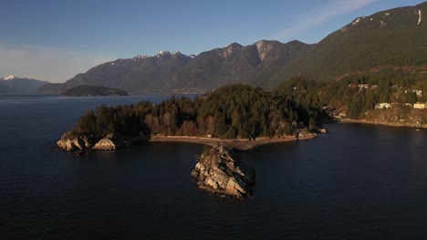 Vista-Aérea-Perfecta-Del-Parque-Whytecliff-En-El-Oeste-De-Vancouver,-Canadá