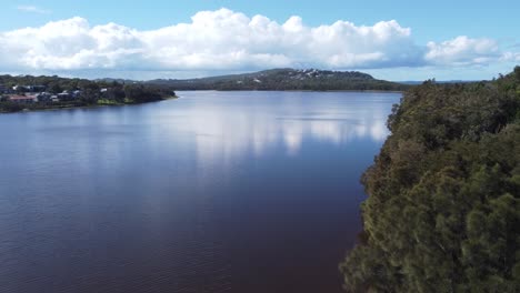 Antenne-Drohne-Landschaftlich-Erschossen-Terrigal-Wamberal-Lagune-See-Flusssystem-Zentrale-Küste-Tourismus-Nsw-Australien-4k