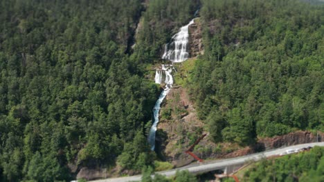 Luftaufnahme-Des-Wasserfalls-Svandalsfossen