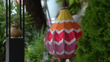 Decoration-hot-air-balloon-spinning-around-in-the-garden.4K