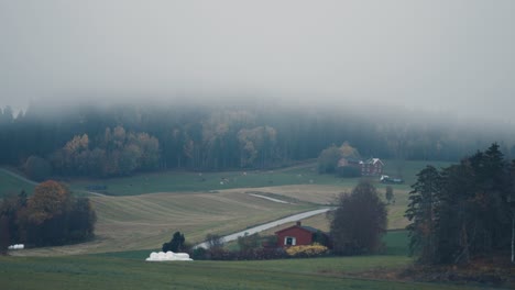 Über-Dem-Tal-Hängt-Dünner-Nebel