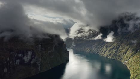 Luftaufnahme-Des-Geirangerfjords