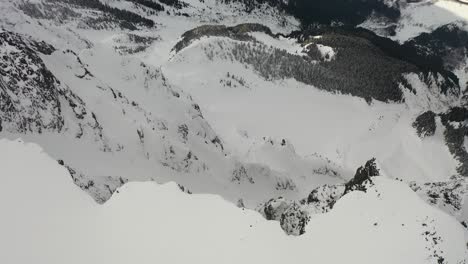 Schneebedeckte-Klippen-An-Der-Nordwand-Des-Mt
