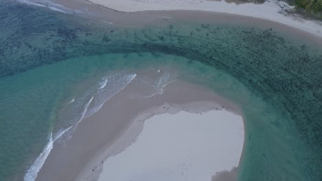 Sea-Waves-Splashing-On-The-Mouth-Of-Cudgera-Creek-Near-Hastings-Point-Beach-In-NSW,-Australia