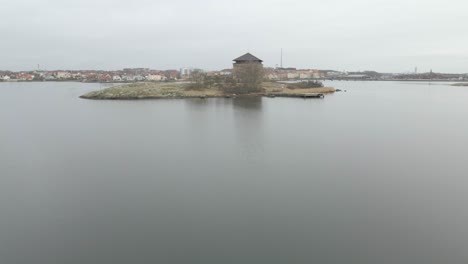 Closing-in-on-the-old-fort-God-natt-in-the-beautiful-naval-city-of-Karlskrona,-Sweden-where-it-is-standing-on-a-small-island-in-the-tranquil-and-still-water