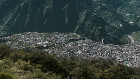 Wide-Aerial-View-Of-City-Of-Baños-de-Agua-Santa-In-Ecuador,-Andean-Mountains,-South-America