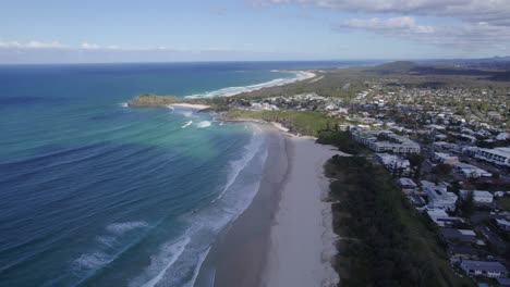 Beachside-Town-Along-The-Coral-Sea-Coast-In-Tweed-Shire