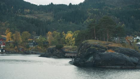Ländliche-Landschaft-Am-Ufer-Des-Hardangerfjords