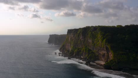 Silhouette-of-majestic-Uluwatu-cliffs-standing-tall-beside