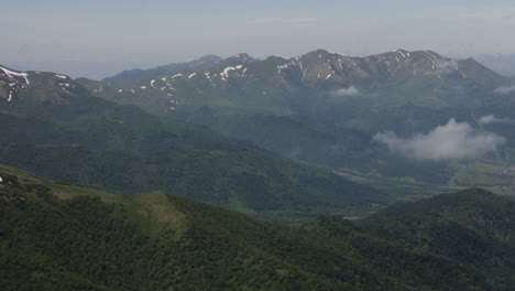 Vista-Panorámica-Sobre-Montañas-Y-Nubes-En-Georgia