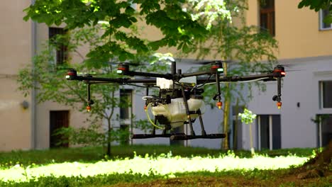 Drohnenbewässerung-Von-Pflanzen-In-Europa---Stetige-Kamerafahrt
