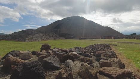 Indigenous-Timelapse-Mexican-Pyramids-San-Juan-Teotihuacan-Stone