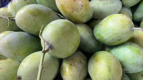 large-plentiful-fresh-mangoes-at-the-market