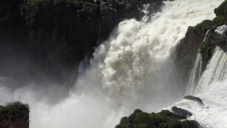 Natural-Wonder-Iguazu-Falls-With-Extreme-Waterfall-Iguacu
