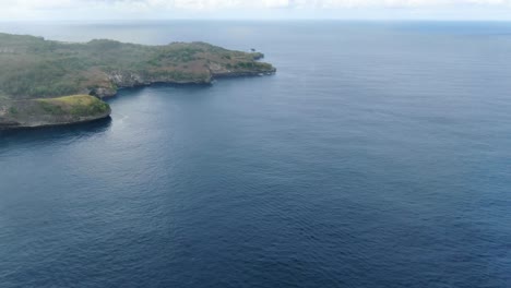 Océano-Azul-Icónico-Y-Costa-De-La-Isla-Habitante