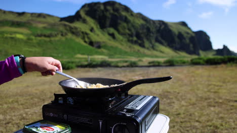 Cooking-an-outdoor-breakfast-meal-at-the-Vik