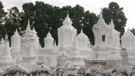 many-ancient-stupa-pagoda-in-Wat-Suan-Dok