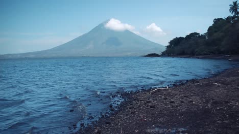 The-coast-on-the-island-of-Ometepe-with