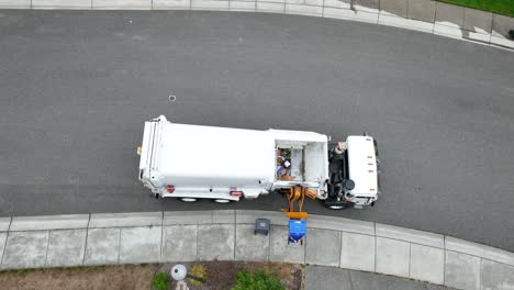Top-down-view-of-a-waste-facilities-truck