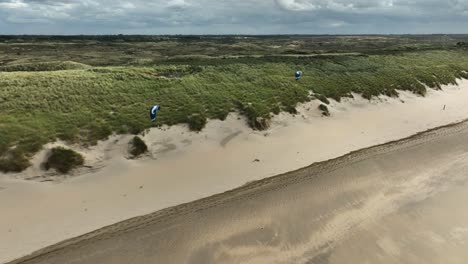 Epic-coastal-paragliding-using-onshore-wind---Langevelderslag-Noordwijk