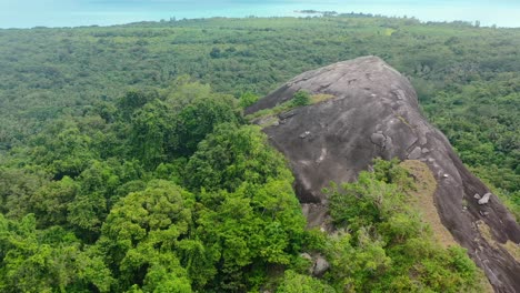 aerial-landscape-of-Batu-Baginda-boulder-on-Belitung