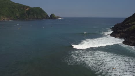 Aerial-view-of-lone-surfer-riding-point-break
