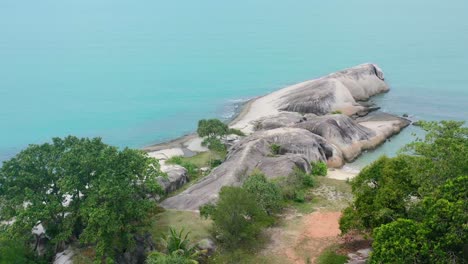 large-granite-boulders-on-Pantai-Penyabong-shoreline-surrounded