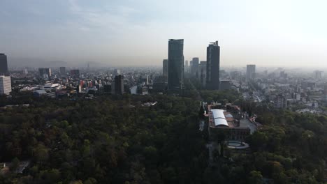 Lateral-aerial-shot-of-Chapultepec-Reforma-and-Polanco