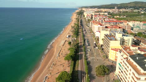Images-about-the-train-of-Rodalies-beach-and