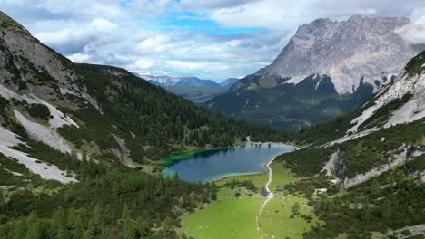 Hermosa-Toma-De-Drones-De-Los-Alpes-Centrales-En-Austria