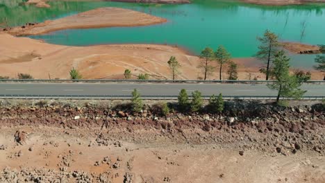 Highway-dividing-the-Blue-and-Orange-lakes-in